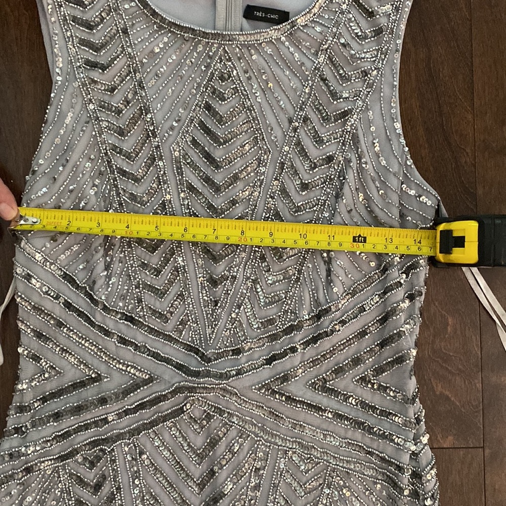 Evening Elegant long dress Très chic design Grey sequence with a flair bottom . - Picture 12 of 17